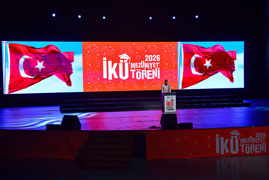 İKÜ Mezuniyet Törenleri’nde Eğitim Meşalesi Geleceğe Taşındı
